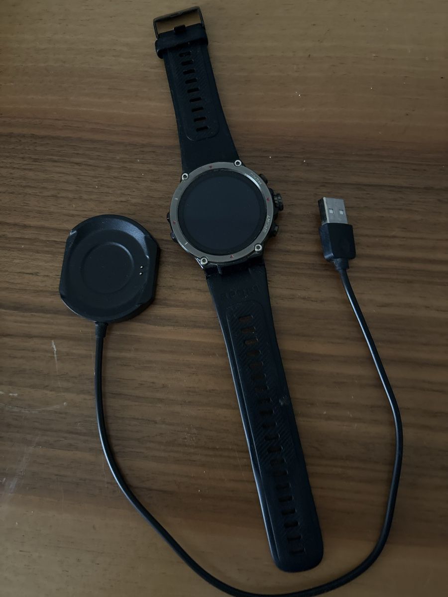 Smartwatch: Smartwatch mit Ladekabel und Ladeadapter schwarz – Usato da st.gallen venduto da Garagen_Verkauf