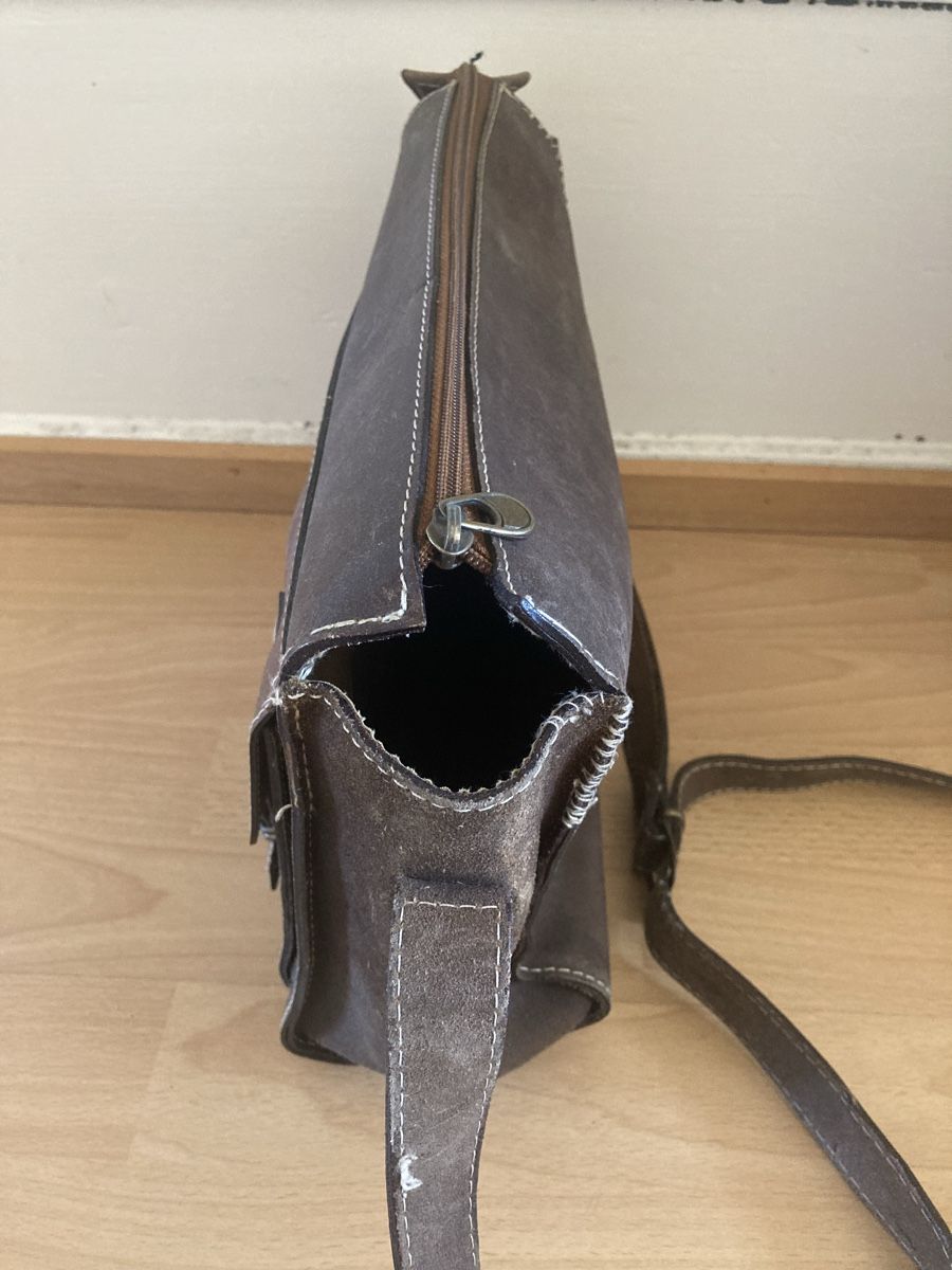 Sacs: Lederumhängetasche – D'occasion à Basel par Myriam3 5