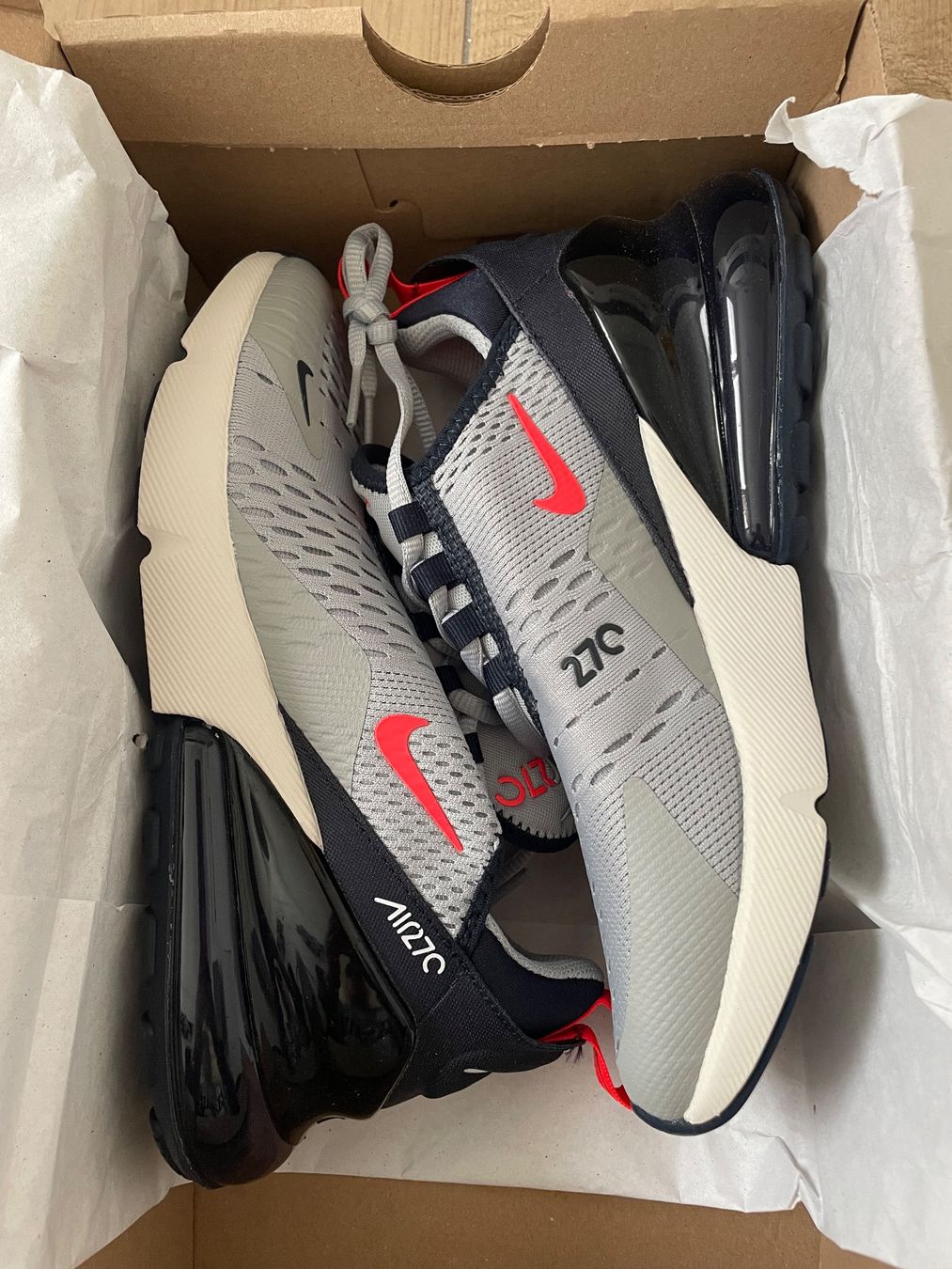 Nike Scarpe per ragazzi: Nike AIR MAX 270 Gr. 38 NEU – Nuovo (secondo la descrizione) da Waltenschwil venduto da hansnine 6