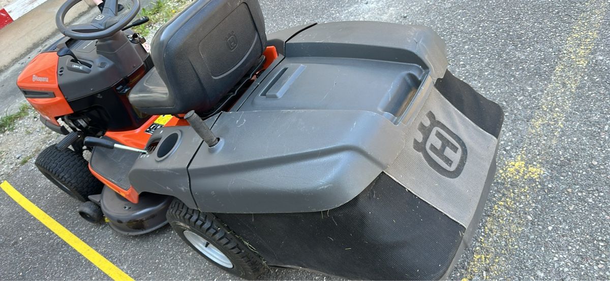 Husqvarna Tagliaerba: Rasentraktor Husqvarna TC 138 – Usato da Grossdietwil venduto da kawasaki-kfx 3