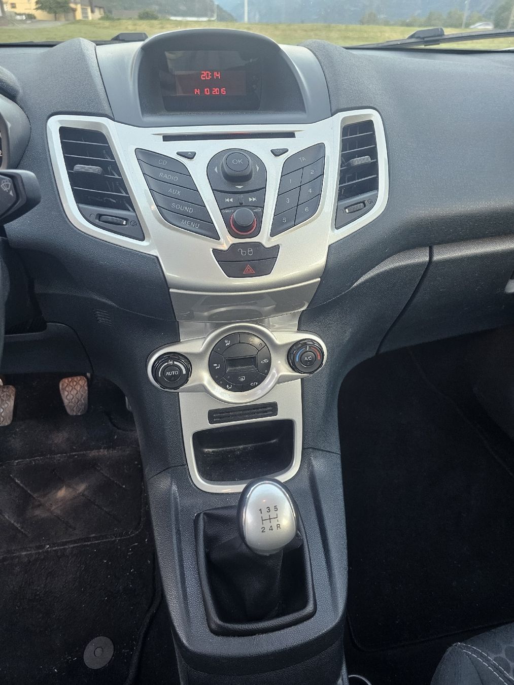Ford Automobili: Ford Fiesta 1 6i 2012 – Usato da Collonges venduto da arashee 7