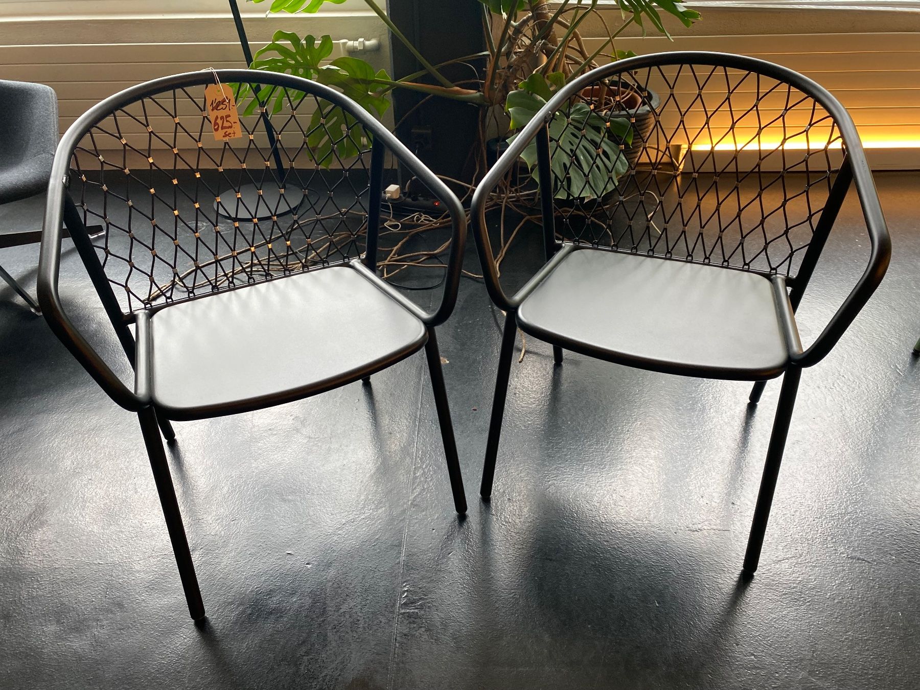 Emu Sedie: 2er-Set schwarze Gartenstühle aus Aluminium – Nuovo (secondo la descrizione) da Horgen venduto da StudioSferaAG