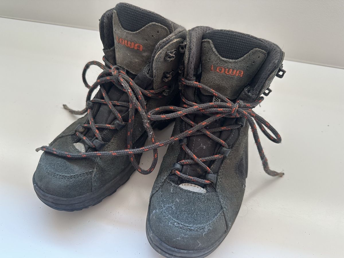 Lowa Scarpe da uomo: Wanderschuhe  – Usato da Männedorf venduto da hose20