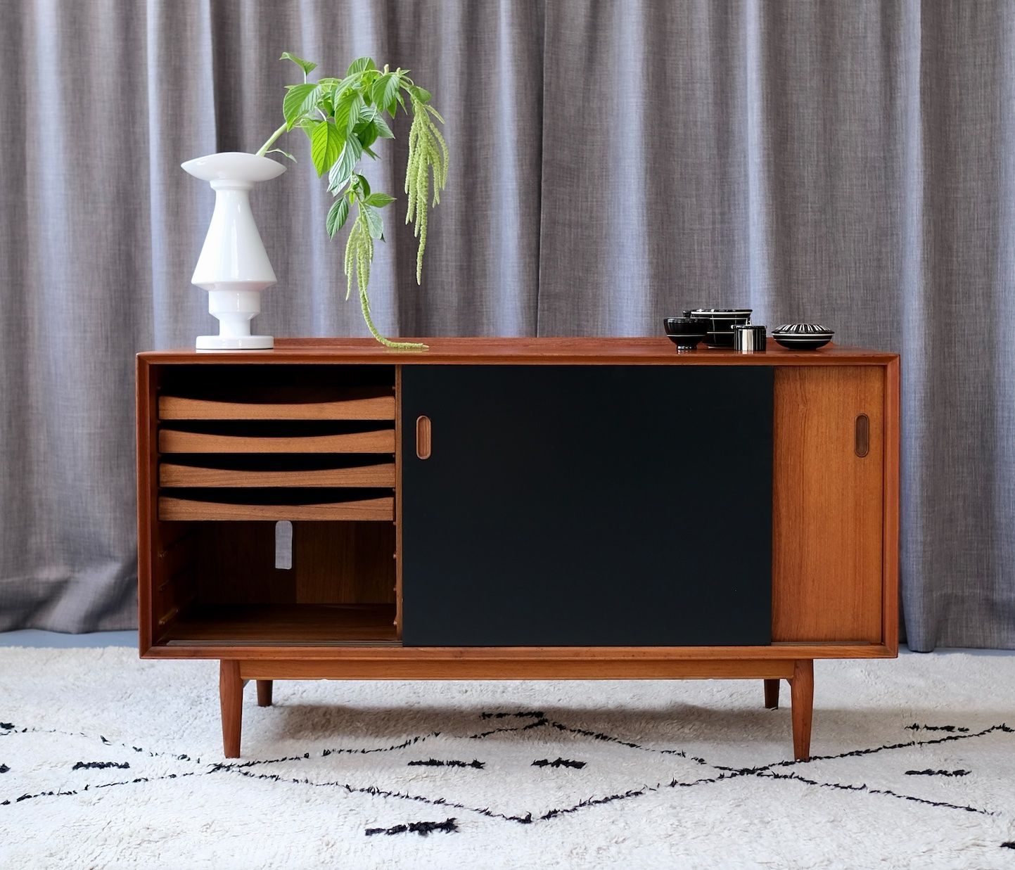 Credenze: Arne Vodder Modell OS11 Sideboard / Sibast, Denmark – Usato da Bern venduto da Zmodern_VIN 3