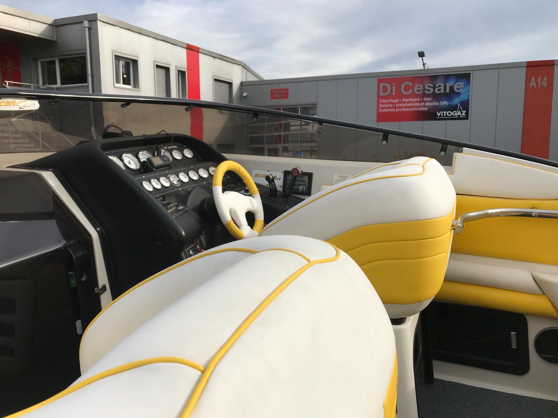 Wellcraft Barche: WELLCRAFT SCARAB 31 EINTAUSCH MÖGLICH - HAFENPLATZ – Usato da Avenches venduto da BOOTTRANSPORTE 3