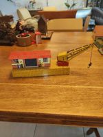 Vintage Blechspielzeug Kran mit Schuppen HWN, Spur 0