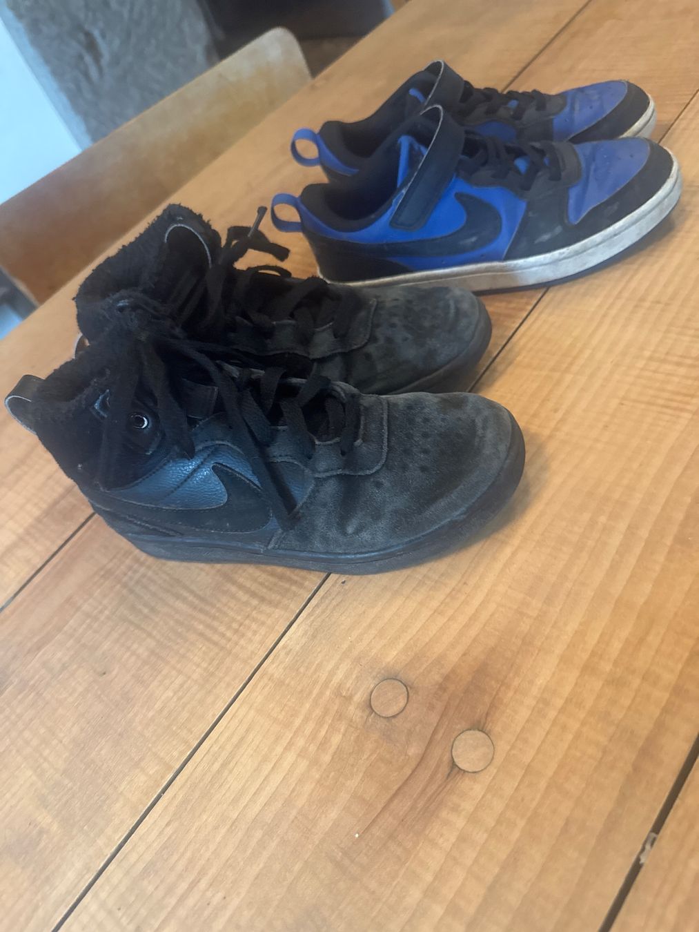 Nike Scarpe per ragazzi: 2 nike schuhe – Usato da Berikon venduto da Micheli8965