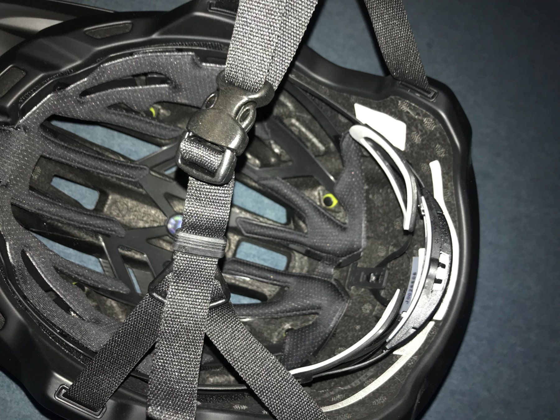Caschi: Bell Helm (Velo/Bike) mit MIPS – Nuovo (secondo la descrizione) da Kilchberg ZH venduto da Glueckstreffer 7