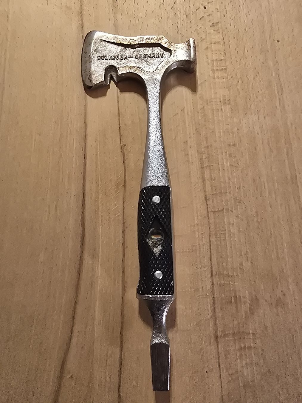 Tutti gli attrezzi: Multifunktionswerkzeug Beil Hammer Solingen gebraucht – Usato da Romanshorn venduto da car_hx67