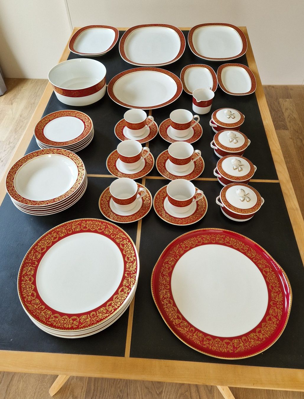 Set di piatti: Langenthal Château Geschirrset – Usato da Kyburg venduto da zei_z76d