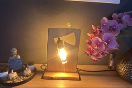 Holz Lampe Axt Design, neuwertig, Blickfang garantiert!