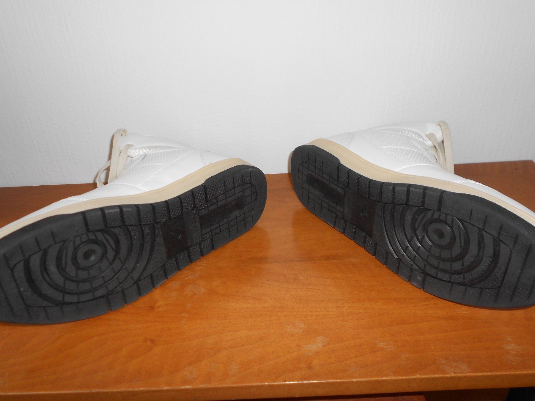 Scarpe da uomo: Neue weisse Herren Sneaker Gr. 42 – Nuovo (secondo la descrizione) da Zollikofen venduto da Flavabana 6
