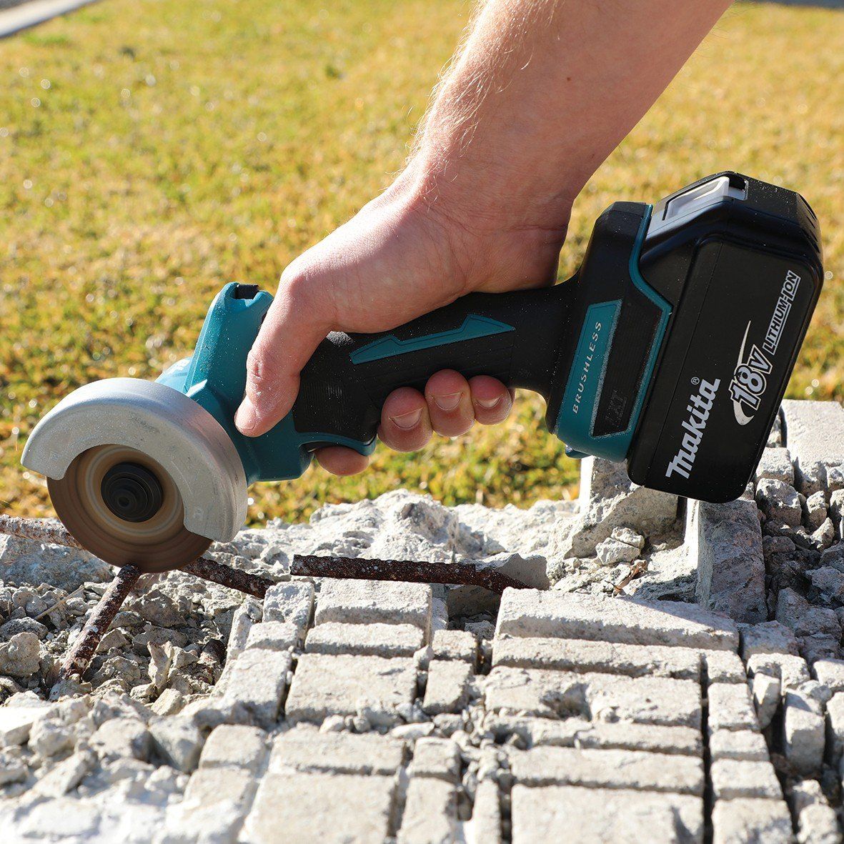 Makita Smerigliatrici & Lucidatrici: Makita Akku Winkelschleifer DMC300 – Nuovo e nell'imballaggio originale da Koppigen venduto da Bracher_Mail-House 2
