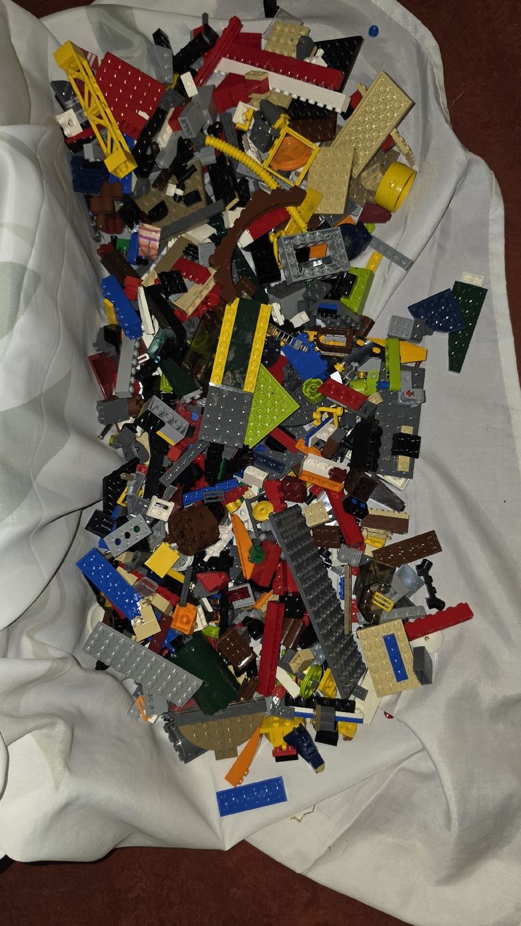 Lego Jouets: Lego 5.5 kilo  – D'occasion à Zürich par Ralaualiyas