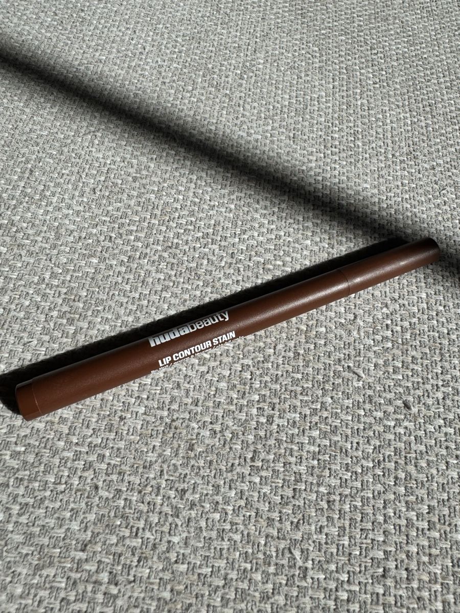 Huda Beauty Make-up: Huda Beauty Lipliner – Usato da Zürich venduto da MHW23