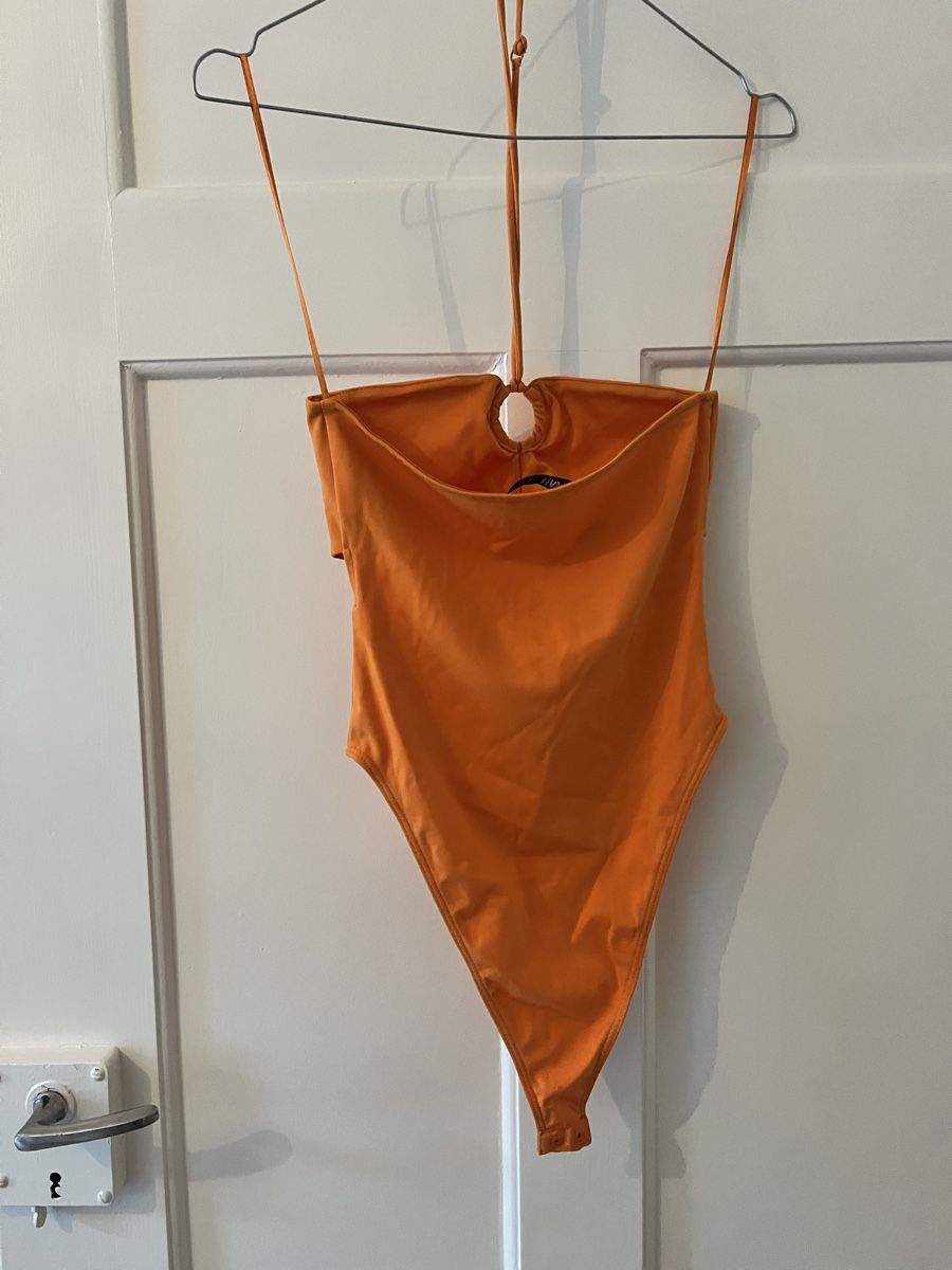 Zara Tops: Zara bodysuit – D'occasion à Erlenbach ZH par Ma.Pi 2