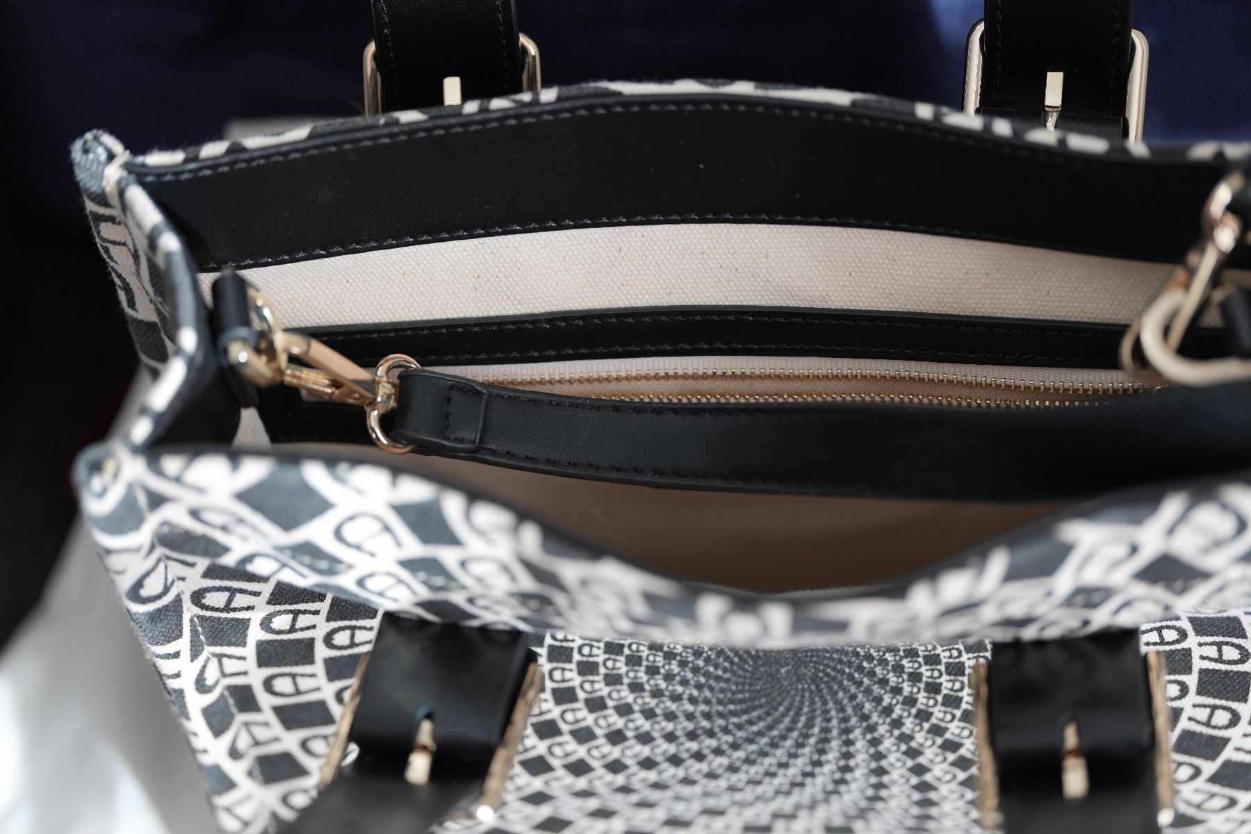 Aigner Borse da donna: Aigner Tasche Jolene Swirl M ungebraucht – Nuovo e nell'imballaggio originale da Rüti ZH venduto da ors_9ggw 7