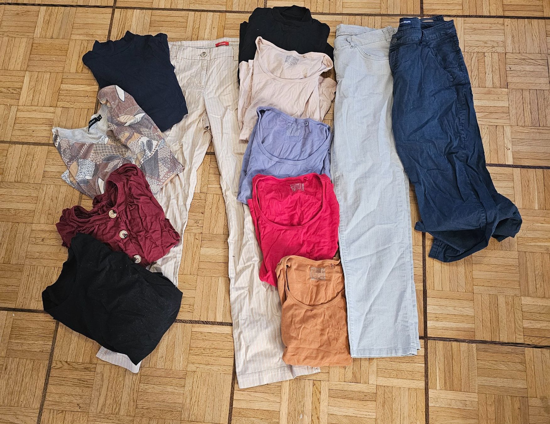 Lotti di vestiti: Casual Basic Paket Gr. M mit Marken und Emoji Kleid – Usato da Füllinsdorf venduto da Sunnebliemli7 2