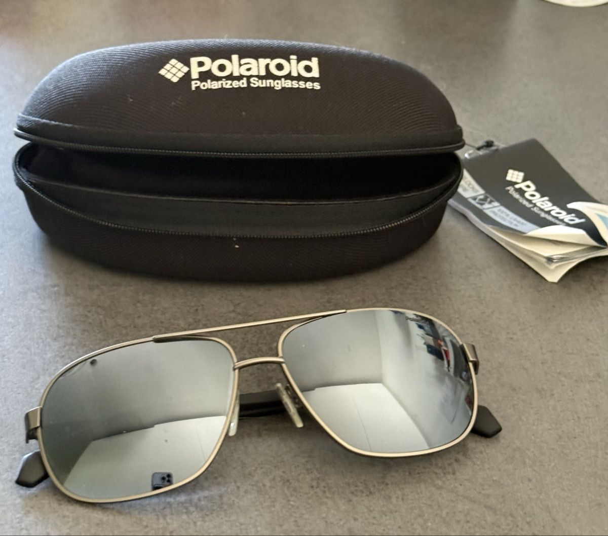 Polaroid Brillen & Gläser: Polaroid Sonnenbrille Pilotenform mit Etui – Neu (gemäss Beschreibung) aus Thalwil von MB-7