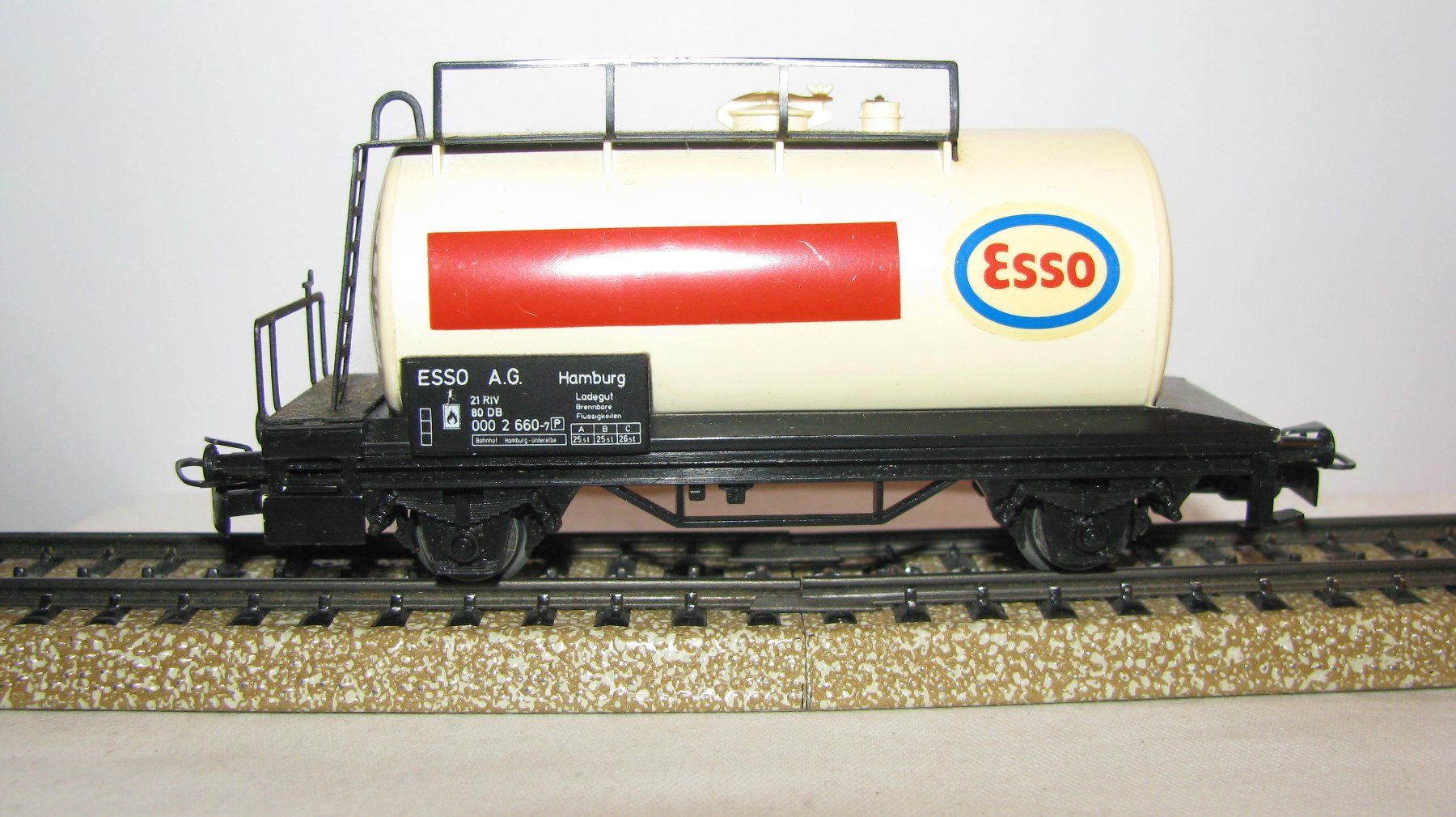 Märklin Modellini di ferrovie: MAK H0  4441 - Kesselwagen der DB – Usato da Kloten venduto da Minitrain1942