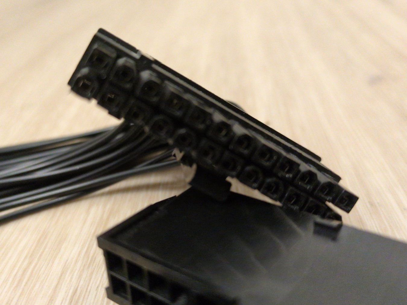 Laufwerke & Adapter: Adapter zum Anschluss von 2 PC-Netzteilen – Gebraucht aus Biasca von TheSeo 1