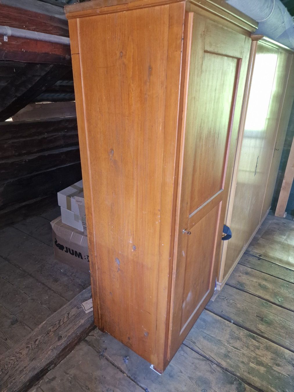 Armadi: Antiker Holz-Schrank – Usato da Flüelen venduto da novena 1