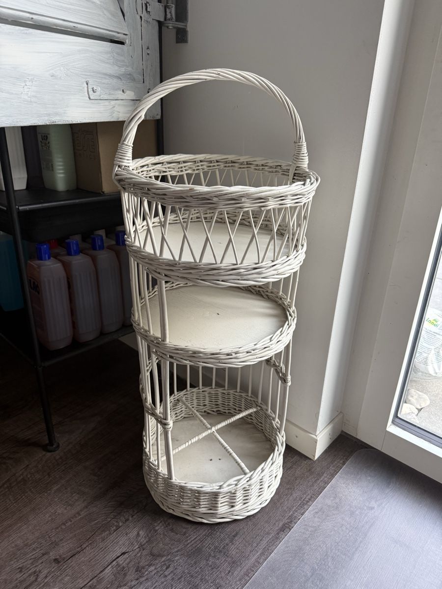 Scaffali: Rattan Regal weiss 3 Etagen – Usato da Hergiswil NW venduto da mirjamfilliger