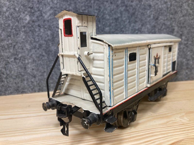 Märklin Modellini di ferrovie: Märklin Spur 1 Güterwagen handbemalt mit segnendem Mönch – Usato da Büsserach venduto da ModellbahnDepot 3