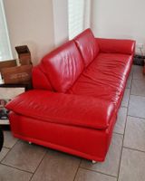 Rotes Ledersofa, gut erhalten, bequem, ideal f. Wohnzimme...