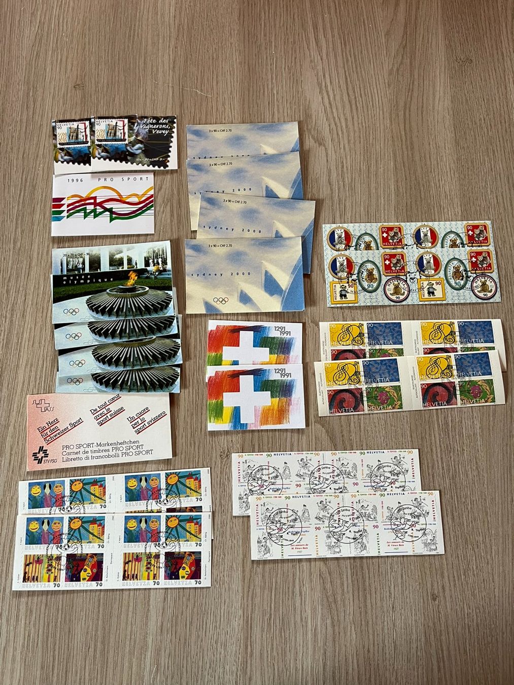 Alle Briefmarken: 122 Markenhefte mit ET Stempel, carnets avec cachet Pr jour – Gebraucht aus Bretigny-sur-Morrens von noldiphila 2
