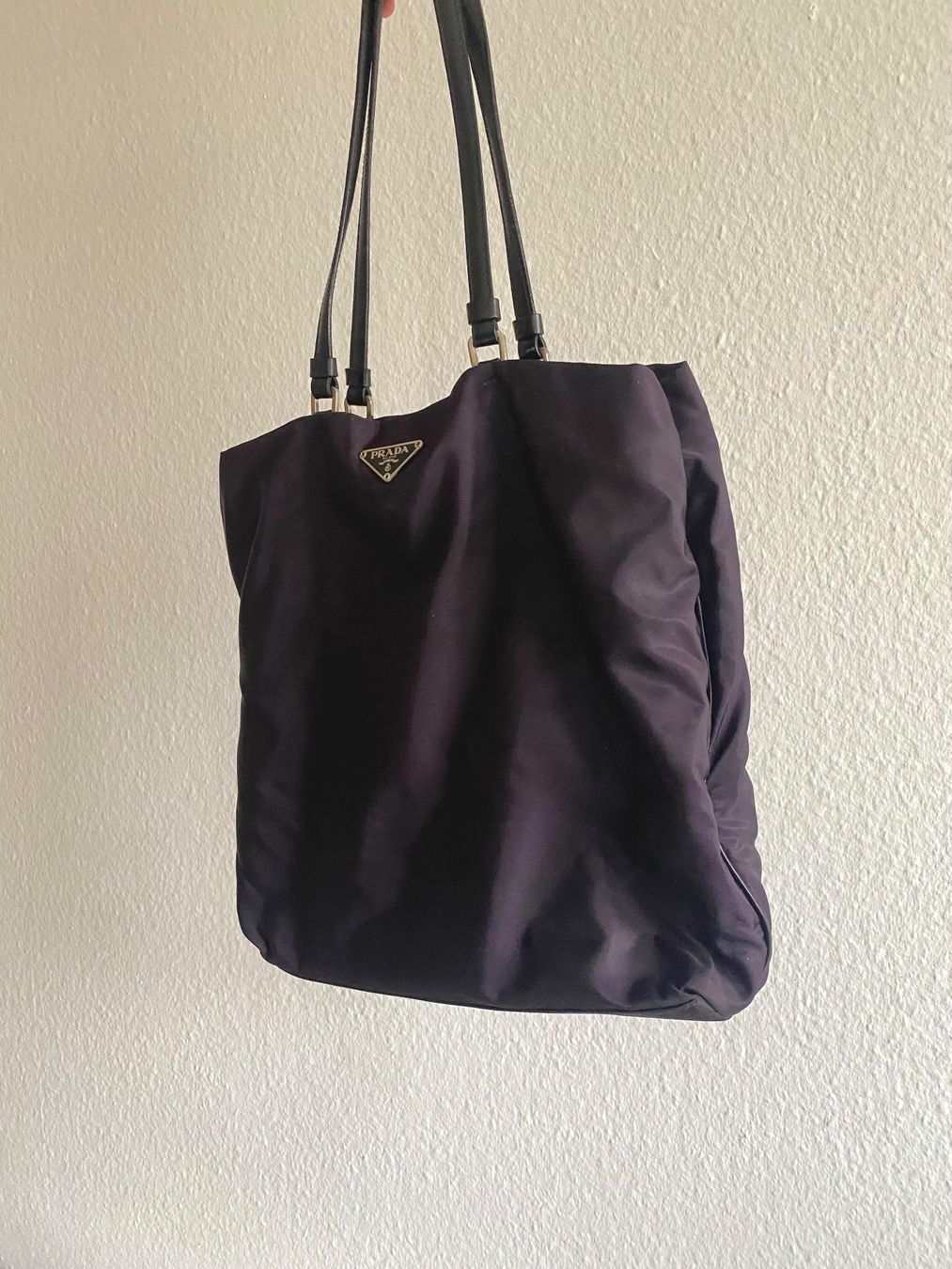 Prada Borse: Klassische PRADA-Nylontasche mit Lederhenkeln – Usato da Bern venduto da thatspascal 1