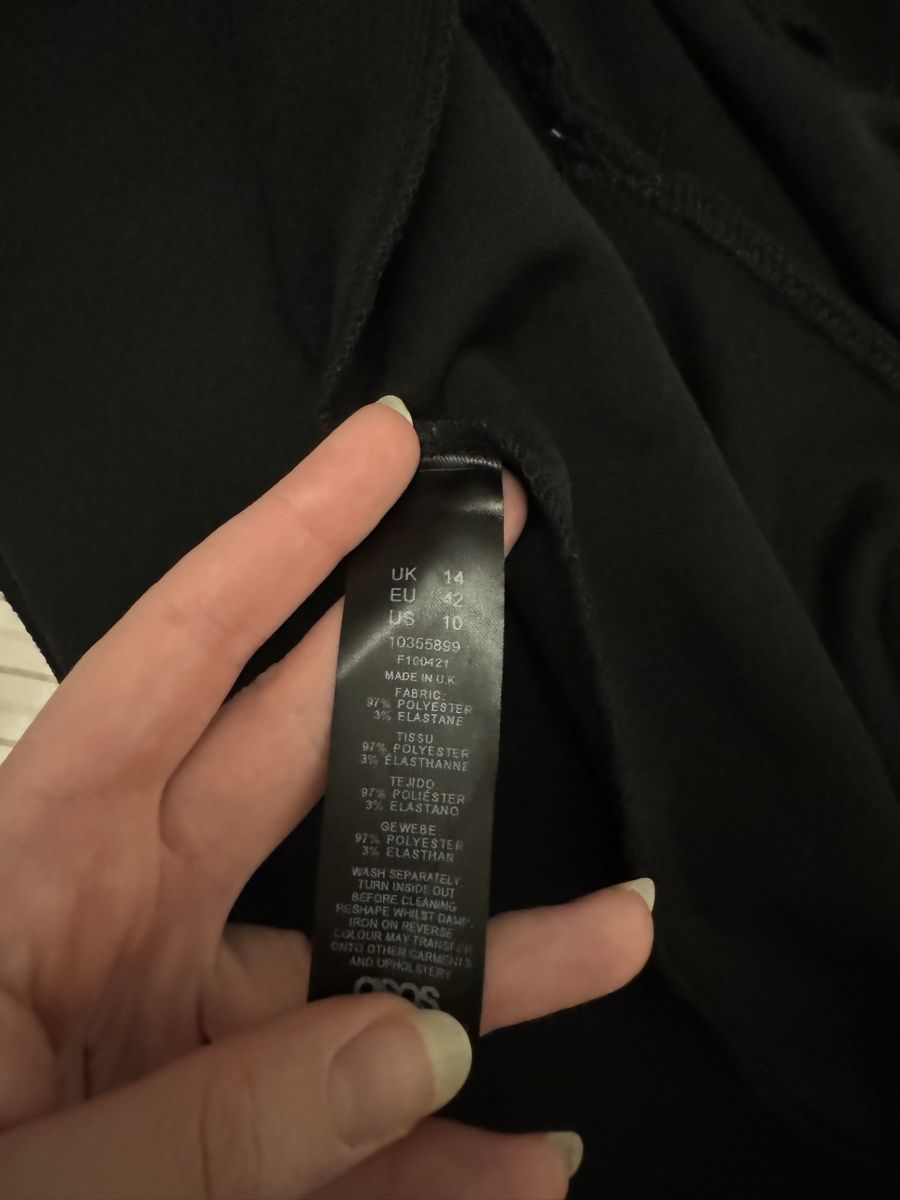 H&M Top: Divided Schwarzes Top mit Fransen Gr. S – Nuovo (secondo la descrizione) da Baden venduto da CompraCaro 3