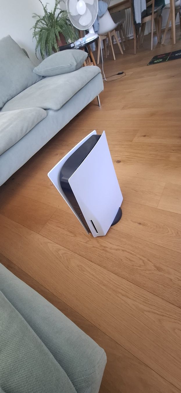 Sony Consoles: Sony PlayStation 5 mit 2 Controllern – D'occasion à Liestal par Mr.Lietsch 2