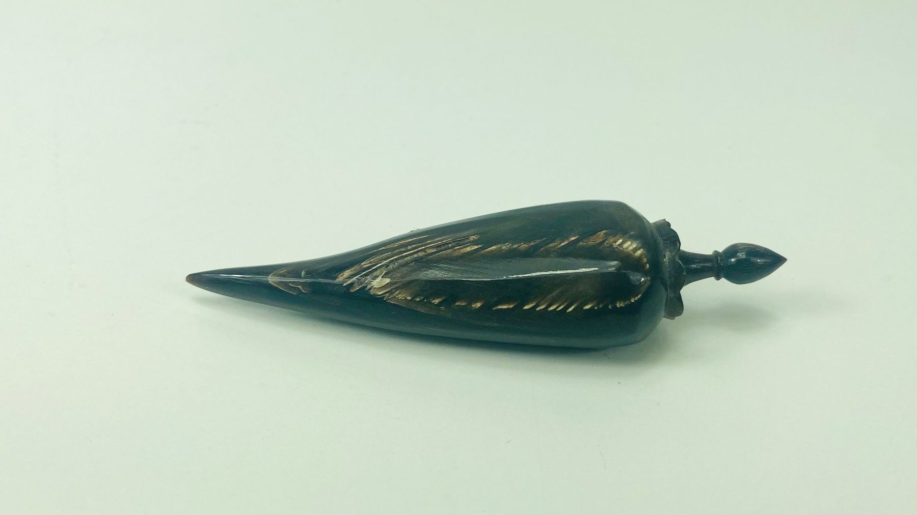 Anhänger: Amulett Horn oder Zahnstocher Behälter antik, handgeschnitzt – Gebraucht aus Zürich von Arche_Brockenhaus