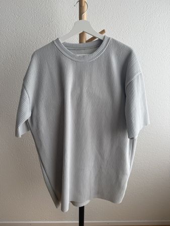 Raffiniertes Rippen-Shirt für den Sommer – Grösse M