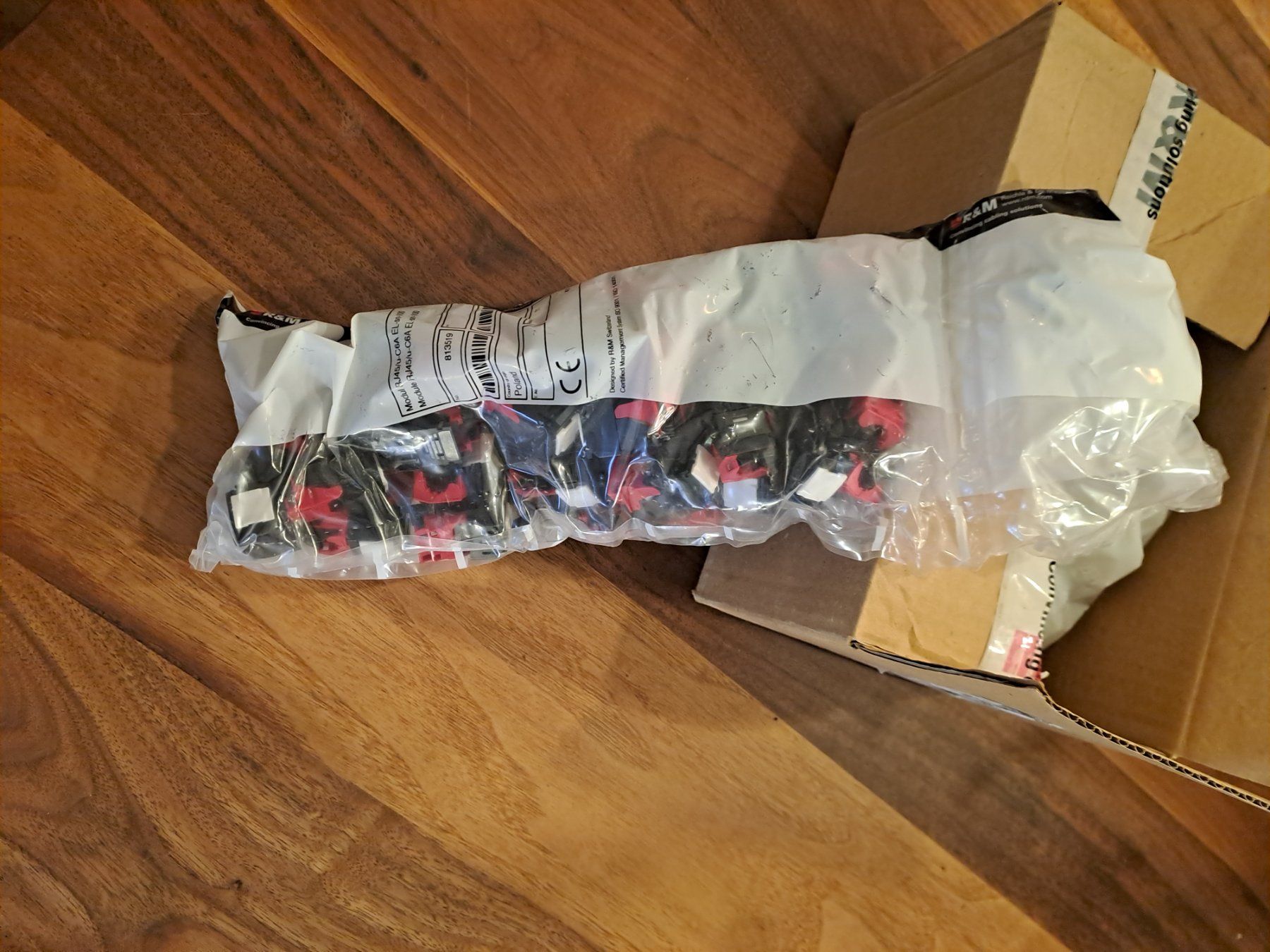 Elektronikbauteile: R&M RJ45 Kat.6A A Snap-In – Neu und originalverpackt aus Wolfhausen von Tct0