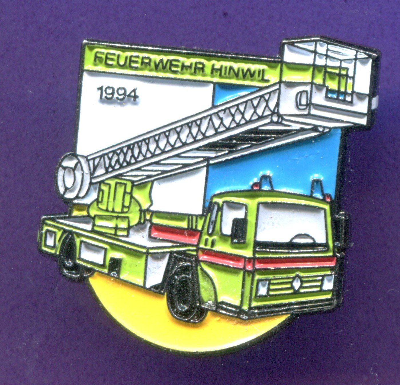 Placchette & Badge: Feuerwehrauto  mit Drehleiter  Hinwil 1994 – Usato da Winterthur venduto da Sammleroase