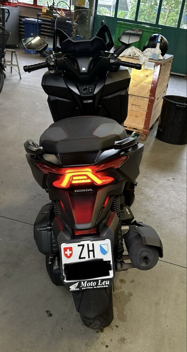 Honda Scooter: Honda Forza 125 Special Edition – Usato da Zürich venduto da Perowe 3