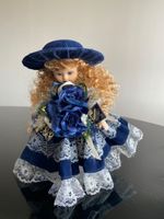 Porzellanpuppe Günthart blaues Kleid