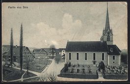 Sins, Ortspartie mit Kirche, Kirchhof u.