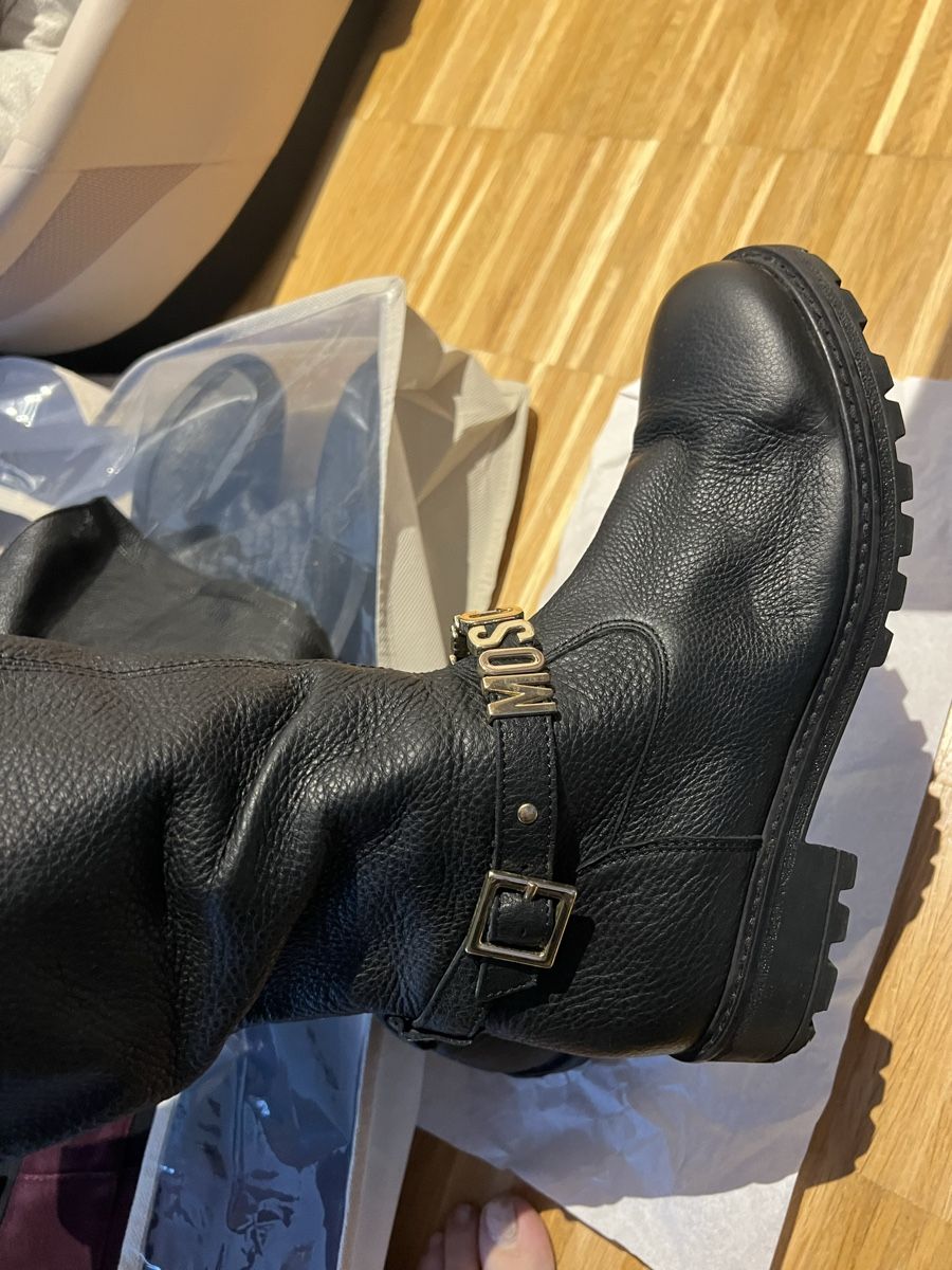Moschino Scarpe da donna: Moschino Black Leather  Boots, EU 38, Like New – Usato da Aarau venduto da mic_5bxt 2