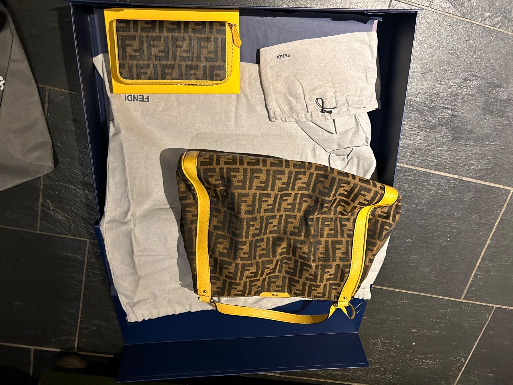 Fendi Portamonete: Fendi Portemonnaie – Usato da Zumikon venduto da Uranus88 5
