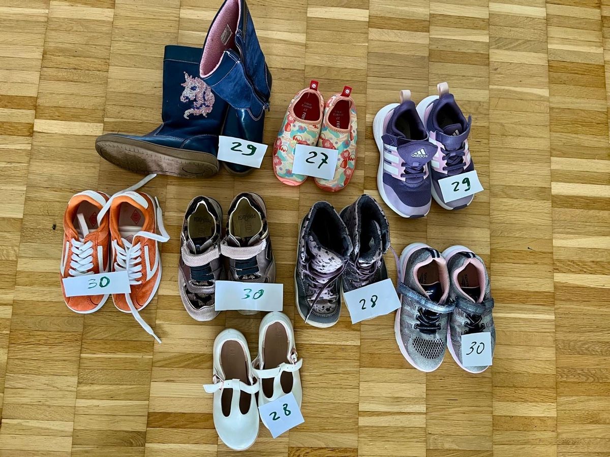 Scarpe per ragazze: Mädchenschuhe im Paket, 28-30 – Usato da Oberrieden venduto da scubadiveli