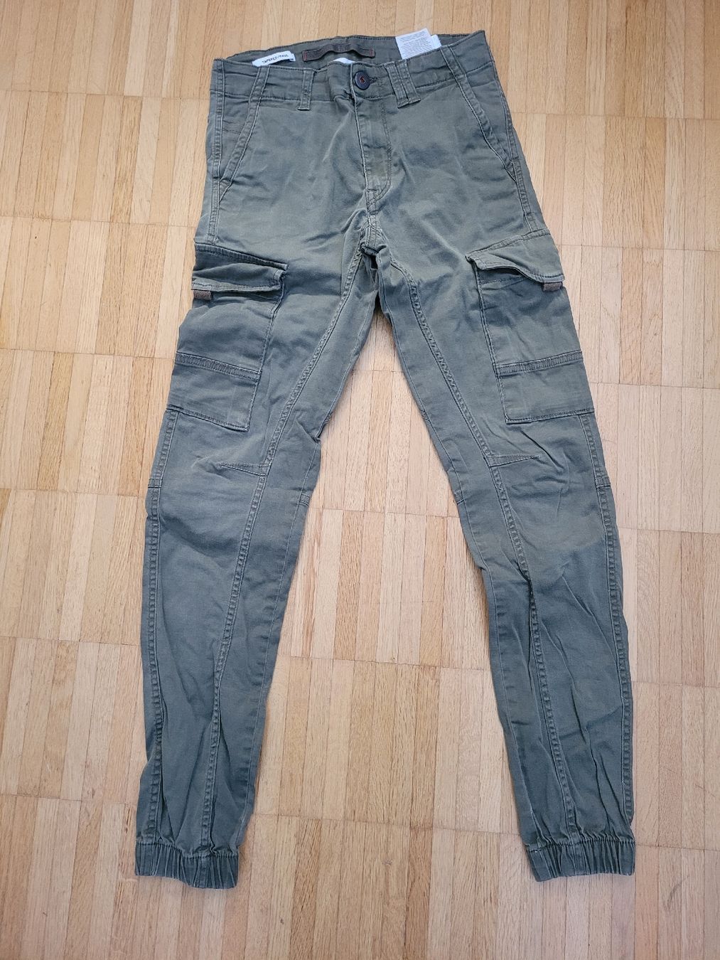 Jack & Jones Hosen: 27. Pantalon cargo Jack & Jones, taille 32/27 – Gebraucht aus Villars-sur-Glâne von m66_dch5