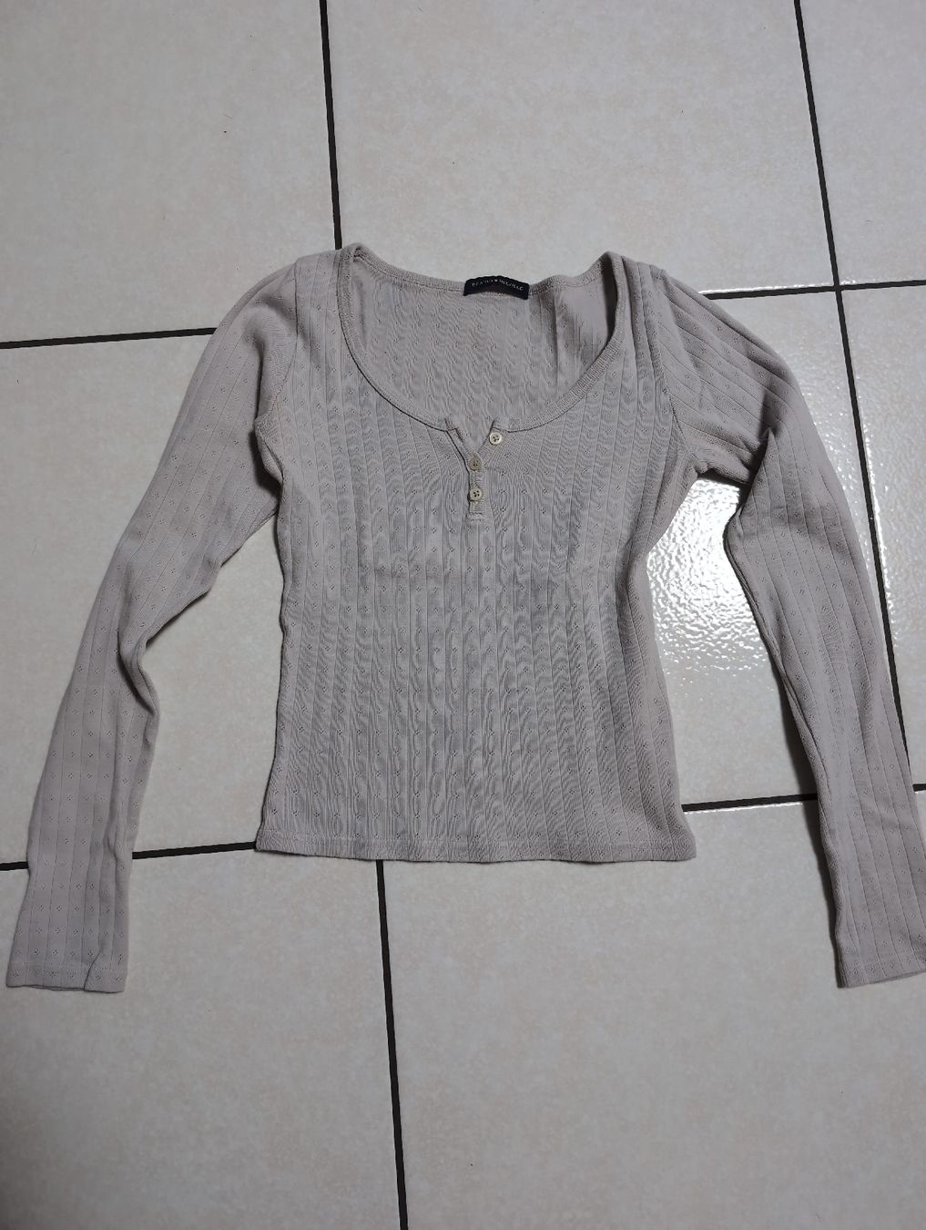 Brandy Melville T-shirt: Maglietta manica lunga Brandy Melville – Usato da S. Pietro venduto da van_2826