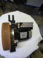 2x SYNTRON Servomotor 200W mit Getriebe & Rad