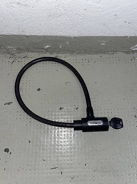 Schlösser: Câble antivol à clé pour vélo - Bon état – Gebraucht aus Genève von alo_vg7s 1