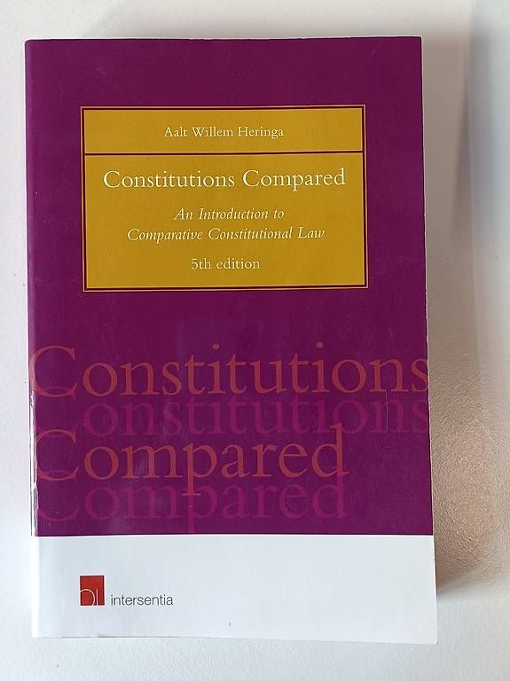 Libri: Constitution Compared (5th edition) inkl. Law Documents – Usato da Däniken SO venduto da nico199511
