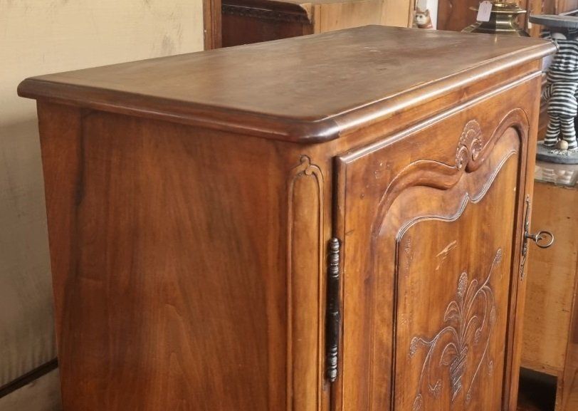 Commodes: Kleine eintürige Kommode Nussbaum – D'occasion à Flums par Flumsantik 2