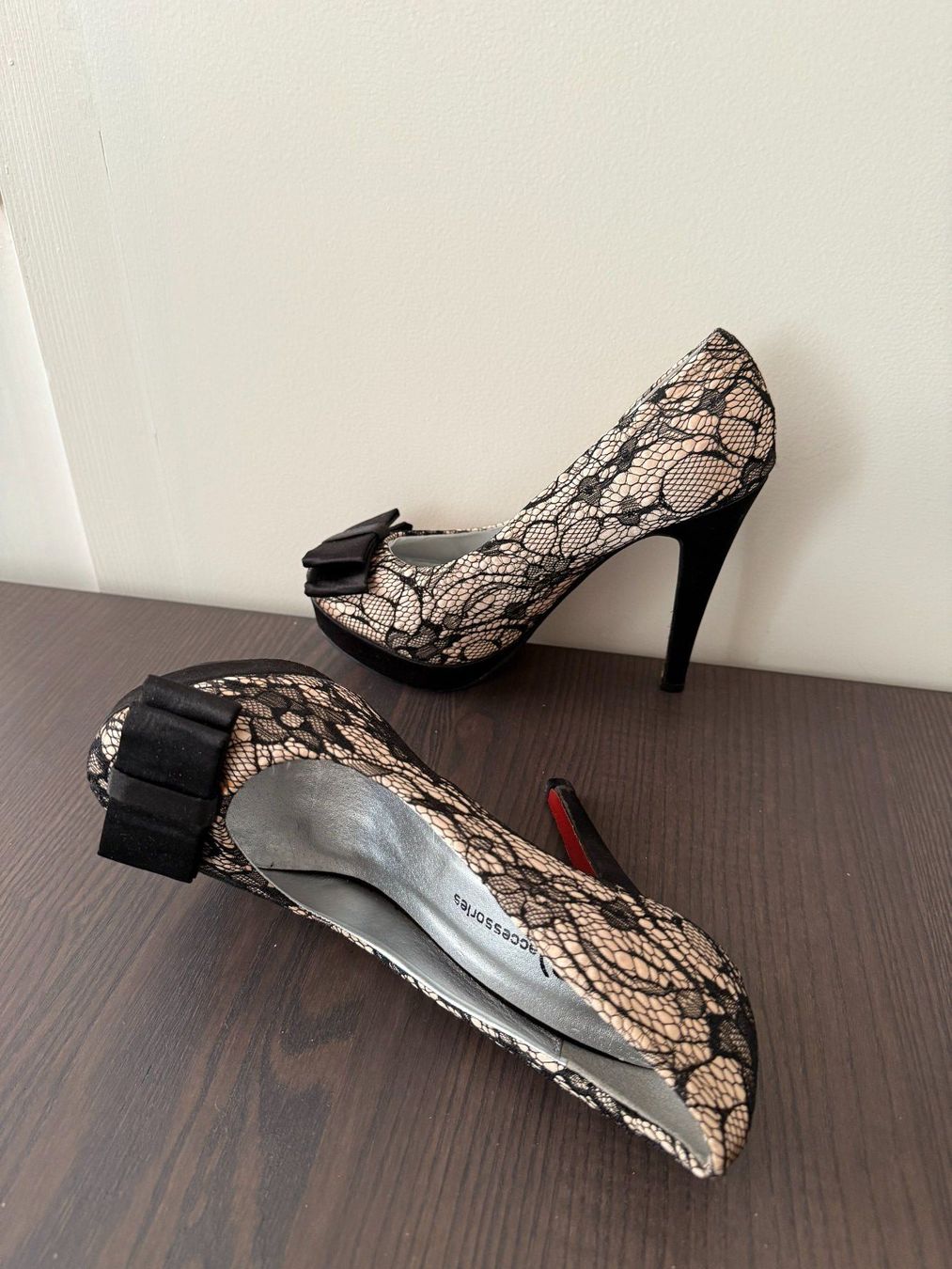 Scarpe da donna: 38. Escarpins hauts en dentelle – Nuovo (secondo la descrizione) da Le Locle venduto da tchanatakoua 4